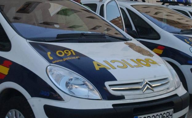 Imagen de un coche de la Policía Nacional./D. Navarro
