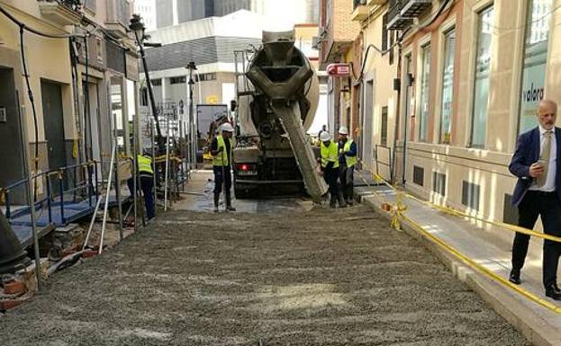 Operarios ayer hormigonando.
