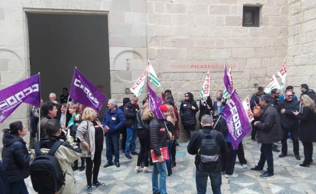 Protesta a las puertas del Museo Picasso Málaga./Francis Silva