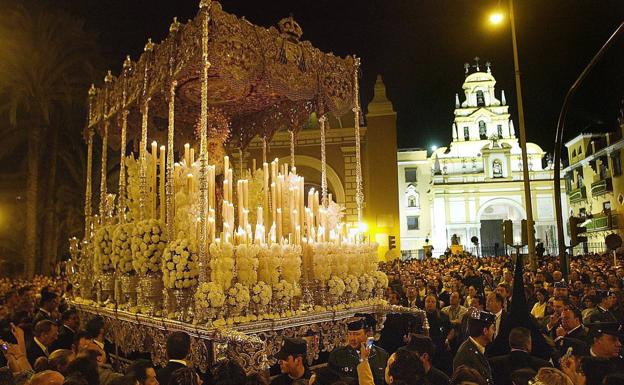 La Macarena es una de las imágenes que generan más fervor en la ciudad de Sevilla. /SUR