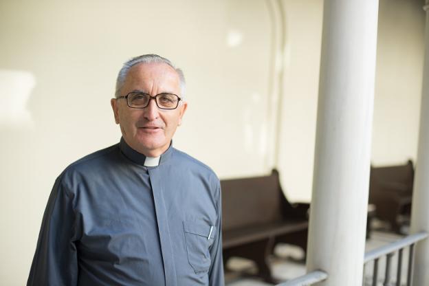 El sacerdote Gabriel Leal explica el sentido de las narraciones sobre la Pasión de Jesucristo. :: f. fernández/