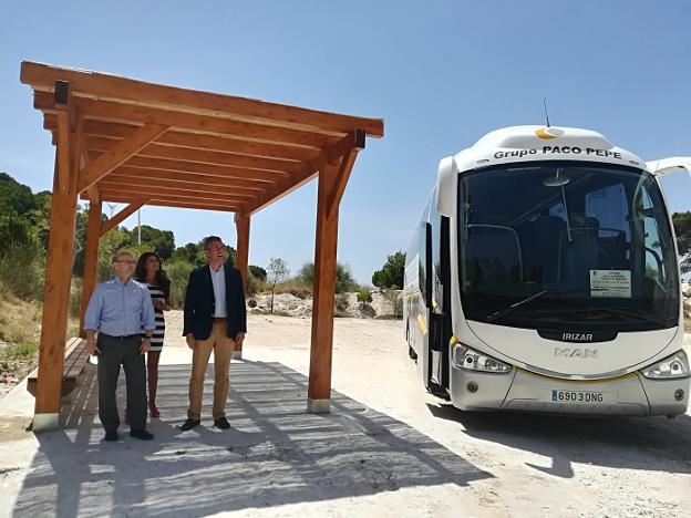 Los servicios de lanzadera municipales funcionan desde este pasado verano en Mijas pueblo. /