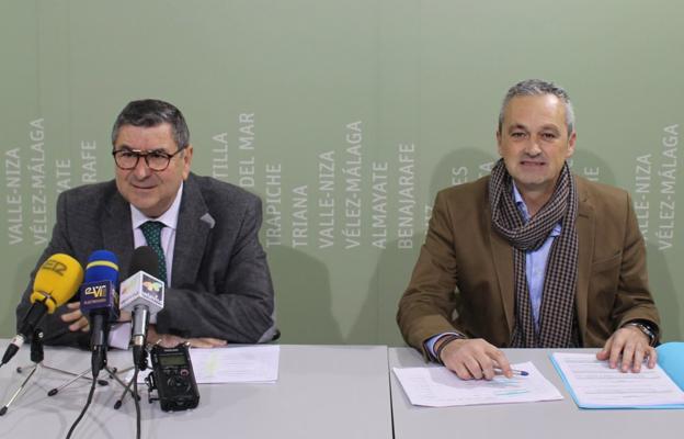 El alcalde veleño, Antonio Moreno Ferrer, y el edil no adscrito, José Antonio Moreno Ocón. /EC