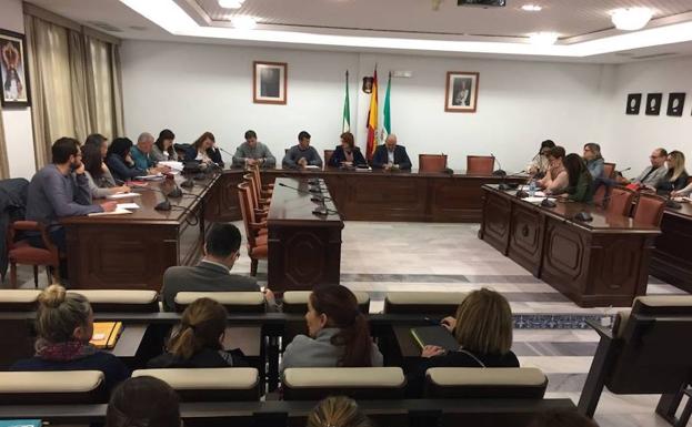En la Comisión de Absentismo están presentes las tres áreas municipales, miembros de la Policía, las AMPA y la dirección de los centros. /Iván Gelibter