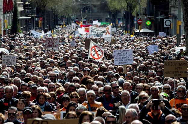 Manifestación a favor de las 'pensiones dignas', el pasado 17 de marzo en Barcelona. :: efe/