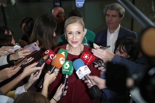 Cifuentes,ayer en la Asamblea, después de que la universidad trasladara su caso a la Fiscalía. :: zipi / efe/