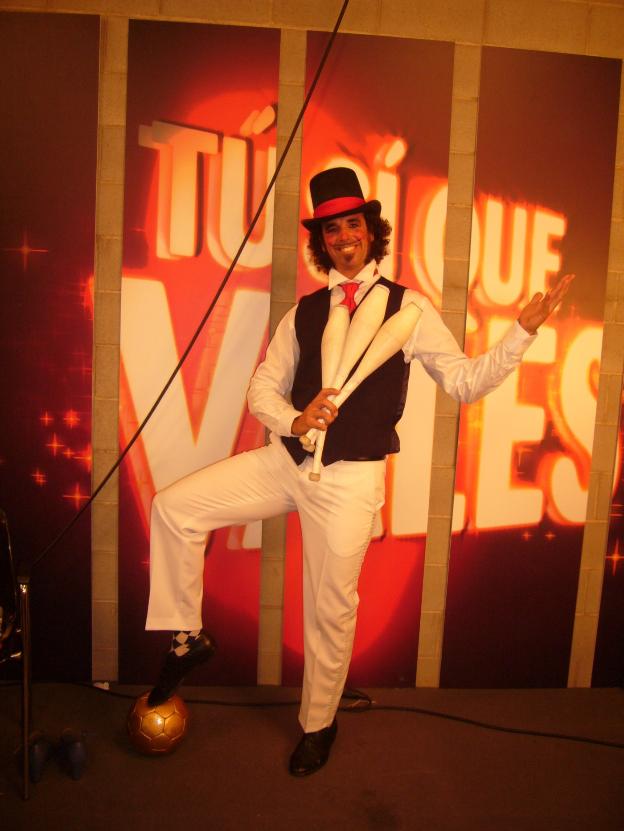 Tony Zirkus presenta mañana en el Contenedor el espectáculo 'Variedades de circo'. :: crónica/