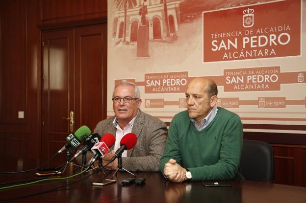 Rafael Piña y Manuel Osorio, en su comparecencia de ayer en la Tenencia de San Pedro. /SUR