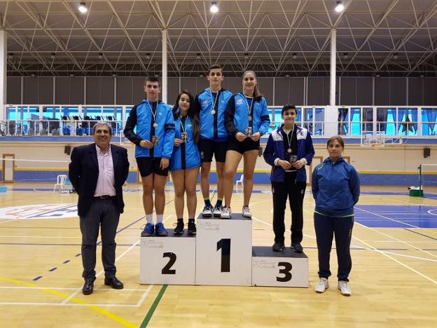 Dobles mixtos con Pons, Sánchez, Cobos Pérez, Agua y Moriel. :: sur/