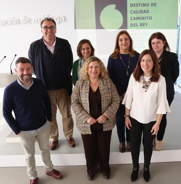 Presentación del sello Sicted, con los regidores de los municipios vinculados al Caminito del Rey. :: f. t./