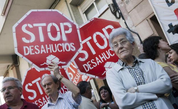 El TC acepta que Andalucía pueda sancionar a bancos con viviendas vacías