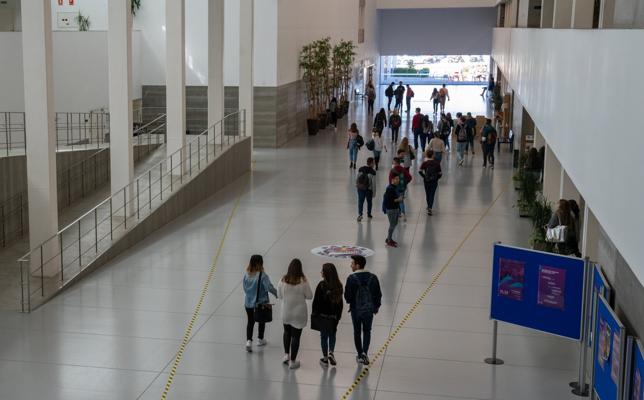 Hall de la Facultad de Estudios Sociales y del Trabajo./Félix Palacios