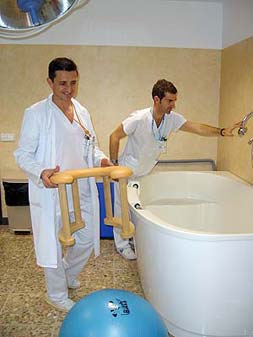 Uno de los paritorios adaptados del Hospital Costa del Sol de Marbella.:: SUR/