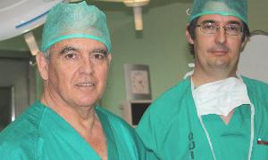 Los cirujanos cardiacos Such y Porras del Hospital Clínico Universitario/