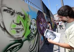 Uno de los grafitis que puede verse en los alrededores del CAC. Carlos Moret Vídeo: Antonio Carlos Vela/ Pedro J. Quero/