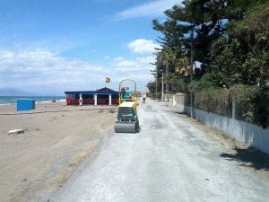 Trabajos de mejora en el sendero litoral. :: E. C./