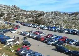 Coches aparcados en el Torcal Alto.:: C.V./