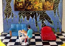 Arte y sexo. Detalle de una de las piezas intervenidas que Juanjo Fuentes presenta sobre pequeñas ménsulas. :: J. F./