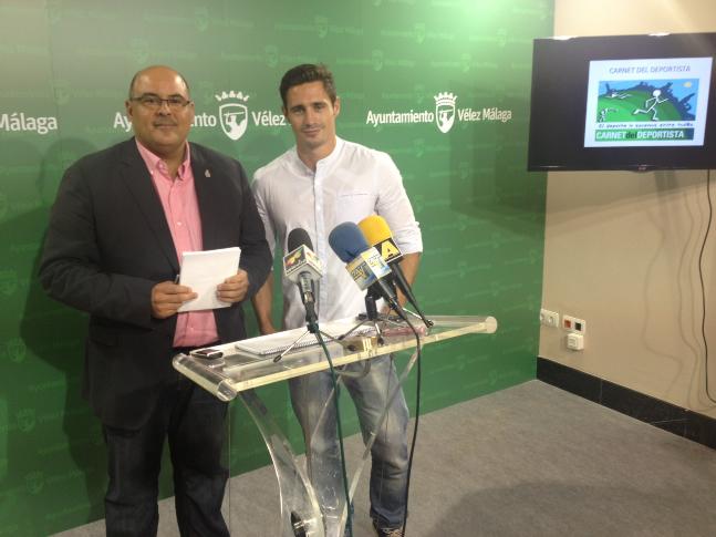 Jesús Lupiañez, a la izquierda, ha presentado hoy las ayudas/