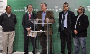 Cesar Díaz, Federico Moret, Francisco Delgado, Emilio Martín y Juan Manuel Micheo en la presentación de las jornadas gastronómicas/
