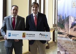 Javier Hernández y Damián Caneda, antes de presentar el desembarco de Málaga en Berlín. :: Ñito Salas/