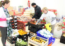 El Banco de Alimentos de Antequera repartió el pasado año 340.000 kilos de comida. :: A. J. Guerrero/