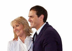 María Jesús Díaz, junto a su hijo Albert Rivera. :: SUR/