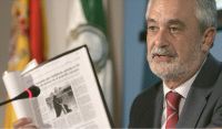 CONSEJO DE GOBIERNO. El consejero de Economía, José Antonio Griñán, ayer. / EFE/