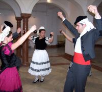 GRUPO AZUCENA. Doce bailaores han llevado el fandango antequerano a varios puntos de España./