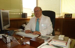 ACTIVIDAD PROFESIONAL. Antonio Pérez Rielo asegura que está muy a gusto en el Hospital Clínico. / DESIRÉE NAVARRO/