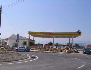ESCENARIO. La estación de servicio está situada a las afueras de Cártama. / J. J. BUIZA/