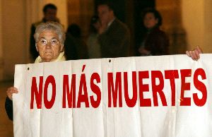 PROTESTA. Miembros de las asociaciones en la Plaza Alta. / A. C./