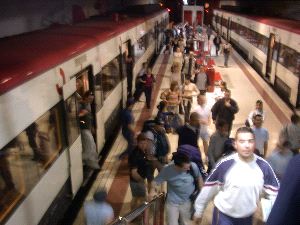 SIN DINERO. La tarjeta del autobús servirá para pagar. / SUR/