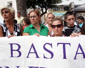 RECHAZO. Manifestación contra la violencia de género en la Plaza Alta. / ANDRÉS CARRASCO/
