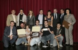 Los galardonados en Videocreación, con Carmelo Romero y autoridades. / ANTONIO SALAS/