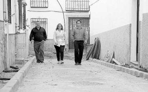 Artacho, Luque y Domínguez, en el callejón Corto. / SUR/