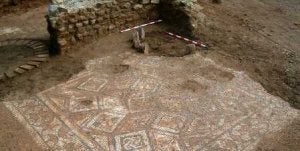 Se trata de recuperar trece mosaicos romanos del siglo I bien conservados . ::
E. G./