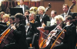 La Orquesta Filarmónica de Málaga actuará bajo la batuta de Miguel Ángel Gómez Martínez. ::
SUR/