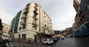 El edificio de la plaza de la Merced ha vivido una procelosa historia desde el cierre de los cines Astoria y Victoria a finales de 2004. ::
PEPE ORTEGA/