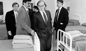 Inauguración. El ministro Tomás de la Quadra Salcedo, en el centro, visitó las instalaciones de la nueva prisión. ::
SUR/