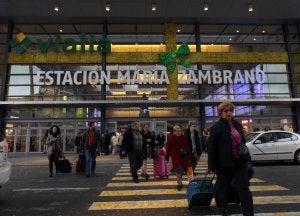 Fachada principal de la estación de ferrocarril donde se deberá ampliar la actual denominación. ::
SUR/