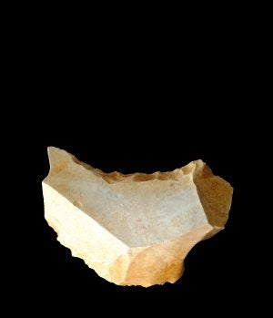 Herramienta tallada por los neandertales para descortezar ramas de árboles. ::
SUR/