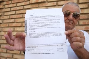 Antonio Ávila tiene que pagar más de 500 euros por la declaración de 2008. ::
SALVADOR SALAS/