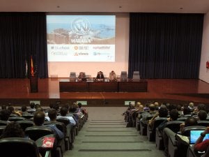 Mesa presidencial en la jornada inaugural de la WordCamp Málaga 2013:: SUR./