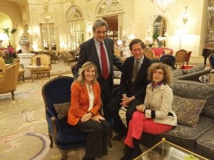 Sofía Polo, presidenta de DOM3, con los miembros del jurado Salvador Moreno Peralta, Fernando Caruncho y Teresa Sapey. :: SUR/