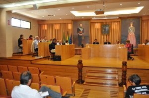 El pleno sacó adelante el avance del PGOU, aunque con el voto en contra de PSOE, IU y PA :: a. p./