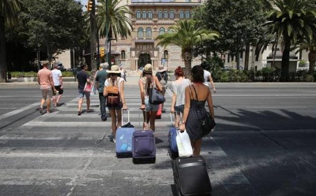 Turistas, en una imagen de archivo./Salvador Salas