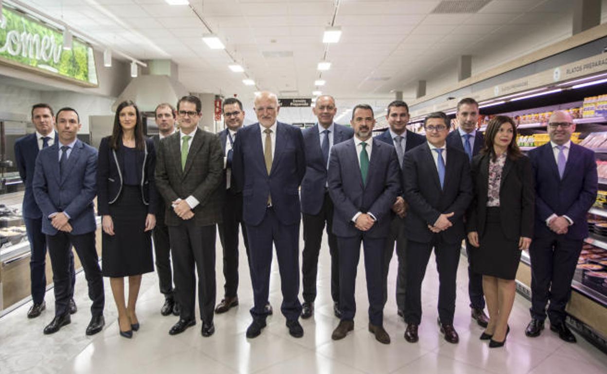 Cuanto Cobra Un Coordinador De Mercadona Mercadona remodela su cúpula e incorpora a 2 mujeres en su comité de  dirección | Diario Sur