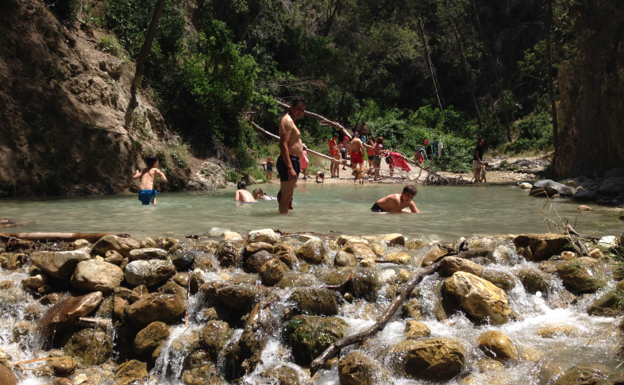 El rÃ­o nerjeÃ±o nace a los pies del tajo de Piedra Sillada, a 1.600 metros de altitud./EC