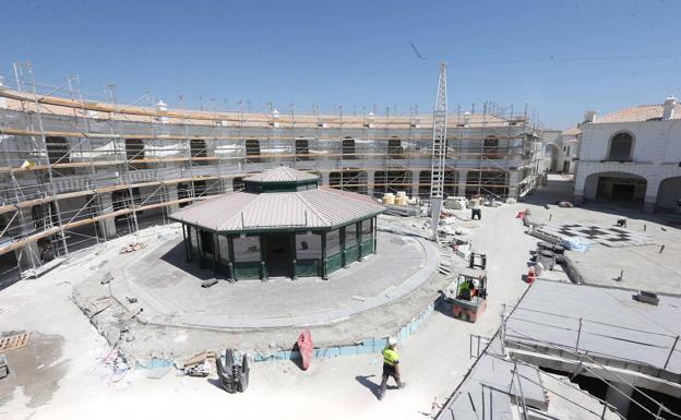 El futuro outlet de lujo de Plaza Mayor toma forma | Diario Sur